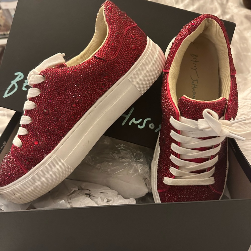 Betsy Johnson Women’s sidny sneakers